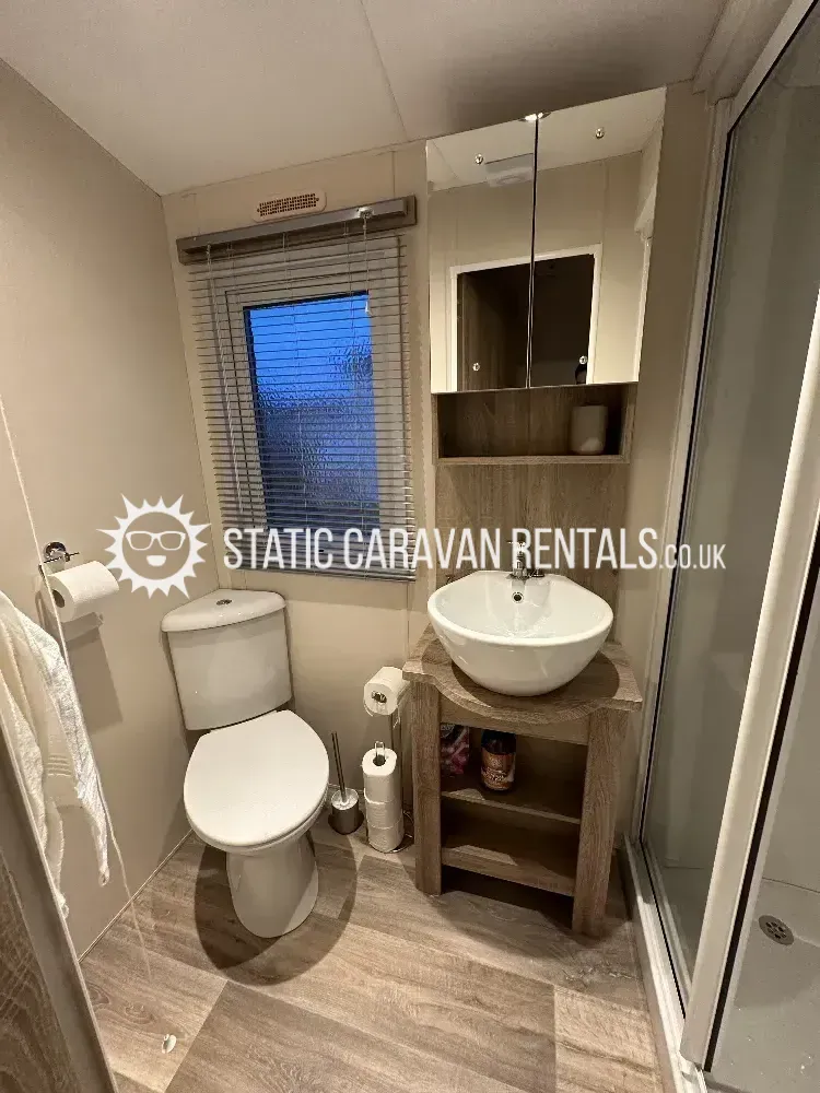 5 Static Private Carvan for Rent 7 Lakes Country Park, Crowle, Scunthorpe, Lincolnshire, England
